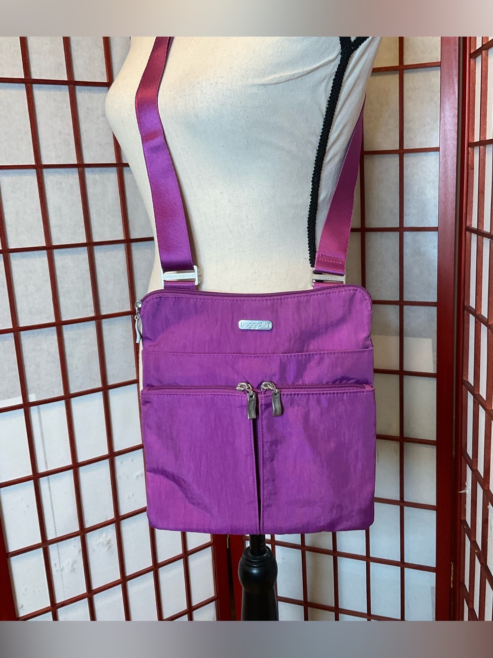 Baggallini Horizon Crossbody Bag, purple, water-resistant nylon purse, EUC